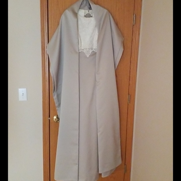 Theory Nettoyage Lace and Satin Gown with Shawl - Picture 9 of 12